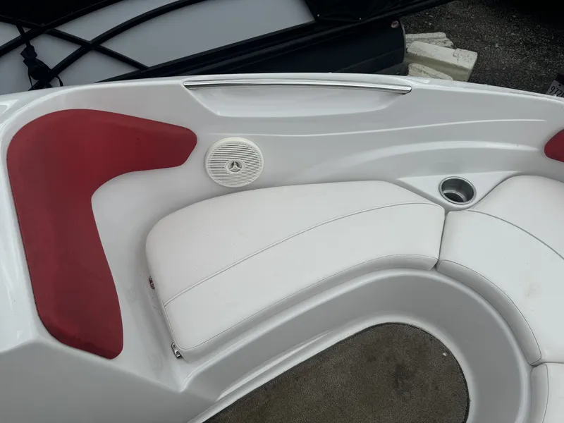 Slide: The Image of Four Winns 190 HORIZON 2011 - 5