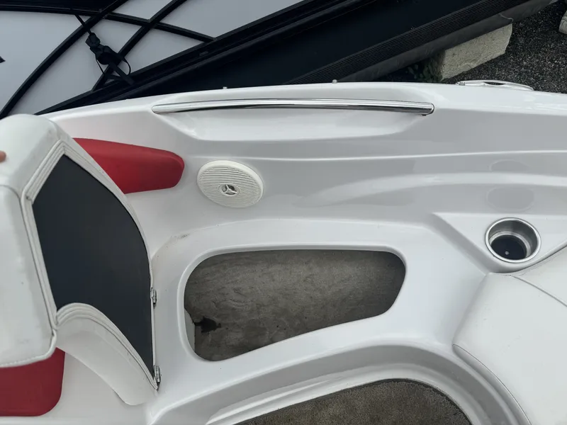 Slide: The Image of Four Winns 190 HORIZON 2011 - 6