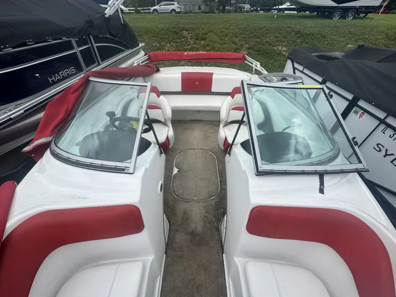 Slide: The Image of Four Winns 190 HORIZON 2011 - 7