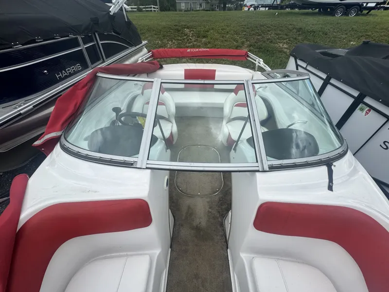 Slide: The Image of Four Winns 190 HORIZON 2011 - 8