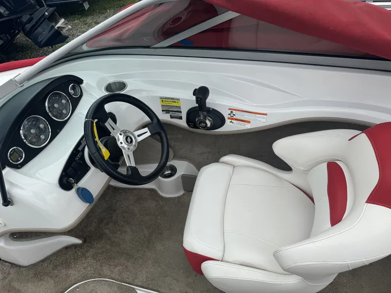 Slide: The Image of Four Winns 190 HORIZON 2011 - 9