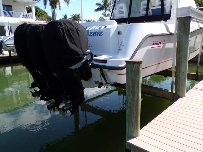 Slide: The Image of Boston Whaler 345 CONQUEST 2014 - 21