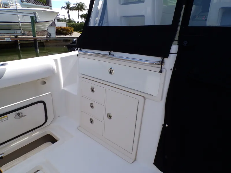 Slide: The Image of Boston Whaler 345 CONQUEST 2014 - 43