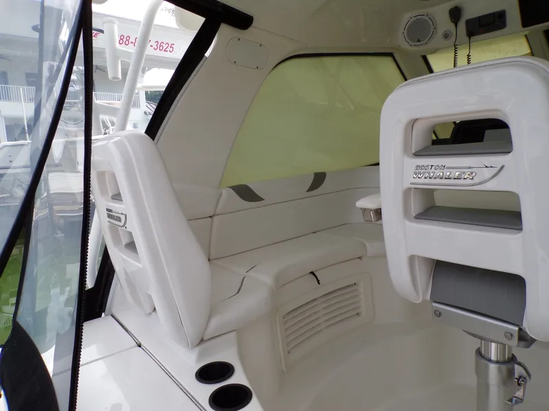Slide: The Image of Boston Whaler 345 CONQUEST 2014 - 49