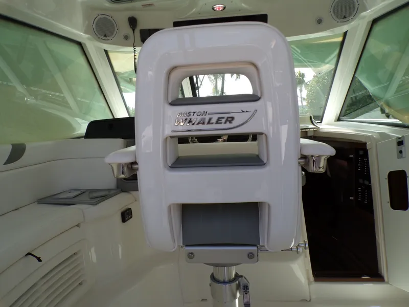 Slide: The Image of Boston Whaler 345 CONQUEST 2014 - 52
