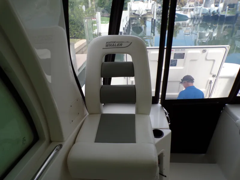 Slide: The Image of Boston Whaler 345 CONQUEST 2014 - 54