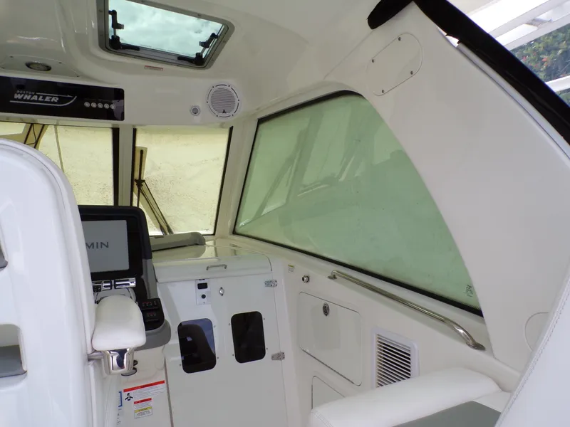 Slide: The Image of Boston Whaler 345 CONQUEST 2014 - 58