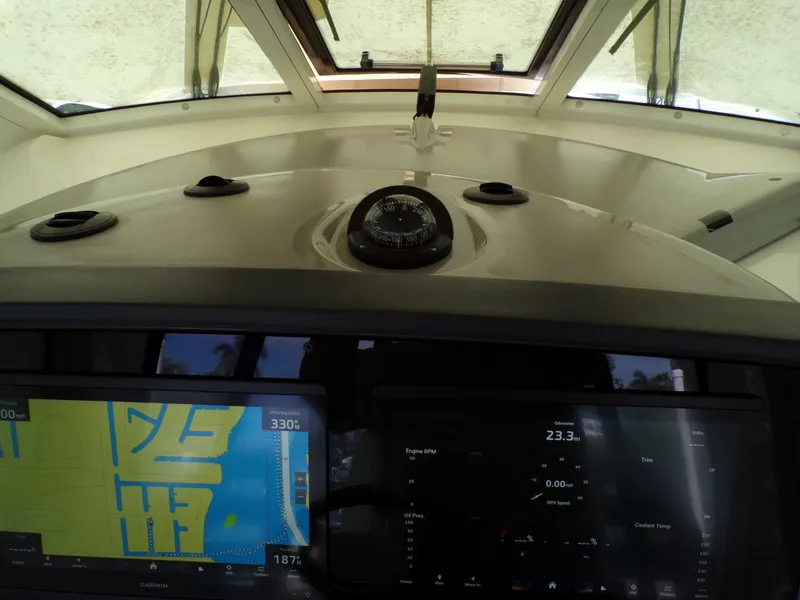 Slide: The Image of Boston Whaler 345 CONQUEST 2014 - 61