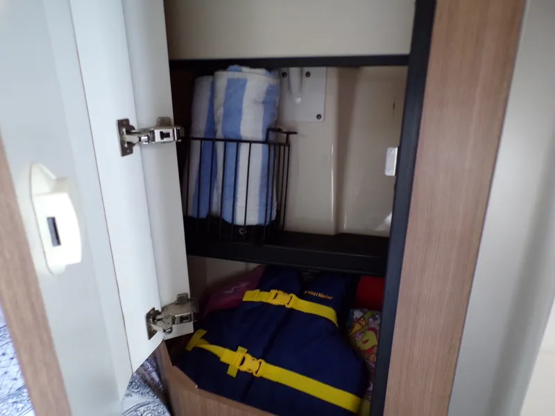 Slide: The Image of Boston Whaler 345 CONQUEST 2014 - 84