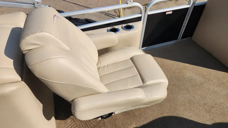 Slide: The Image of Bennington 2250 GSR 2013 - 20