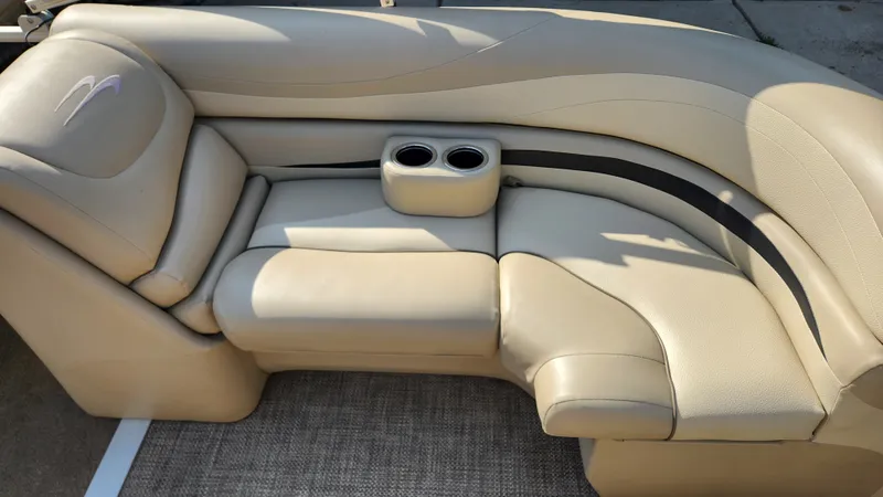 Slide: The Image of Bennington 2250 GSR 2013 - 22