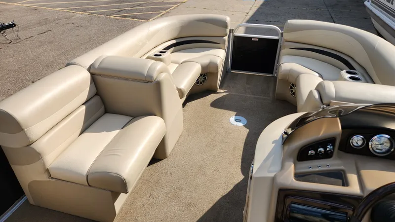 Slide: The Image of Bennington 2250 GSR 2013 - 37