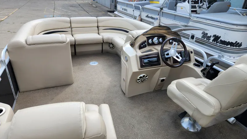 Slide: The Image of Bennington 2250 GSR 2013 - 39