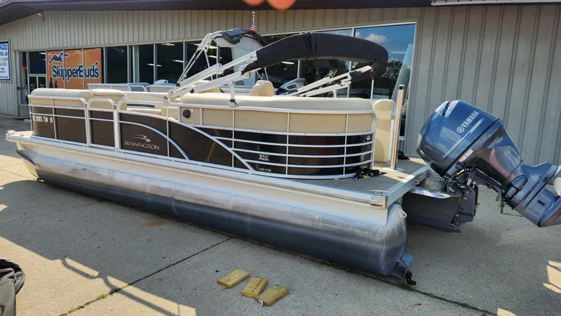 Slide: The Image of Bennington 2250 GSR 2013 - 4