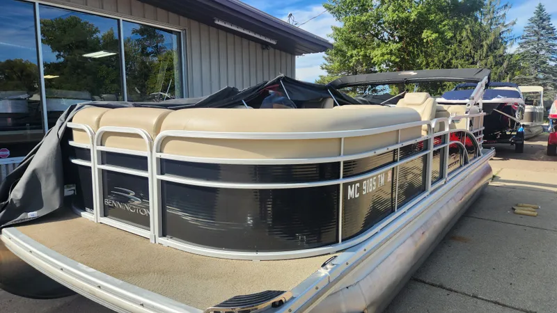 Slide: The Image of Bennington 2250 GSR 2013 - 40