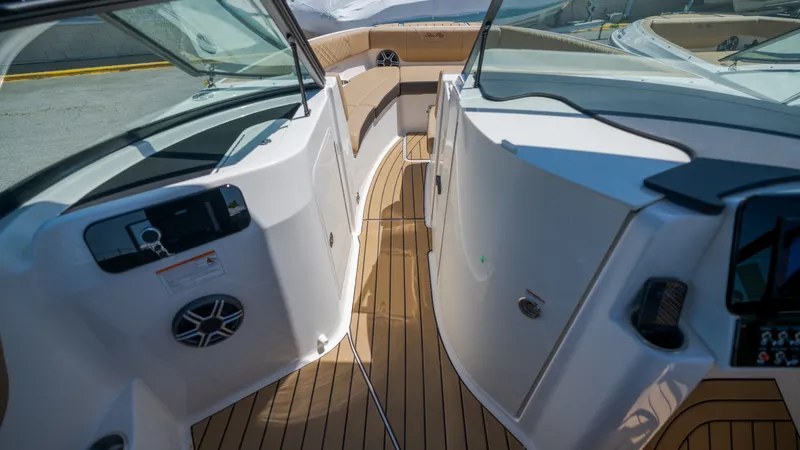 Slide: The Image of Sea Ray SDX 250 Outboard 2026 - 14