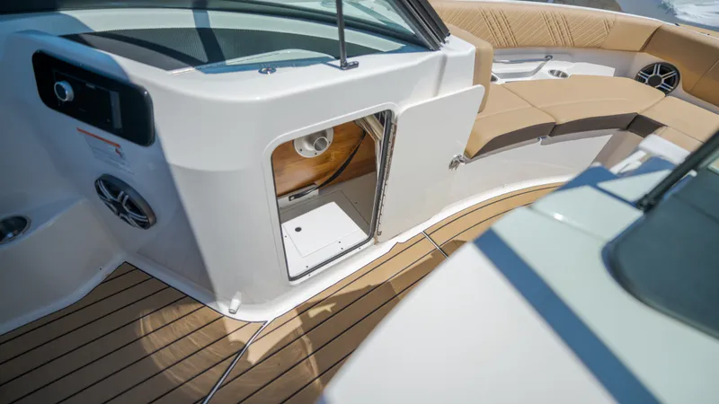 Slide: The Image of Sea Ray SDX 250 Outboard 2026 - 16