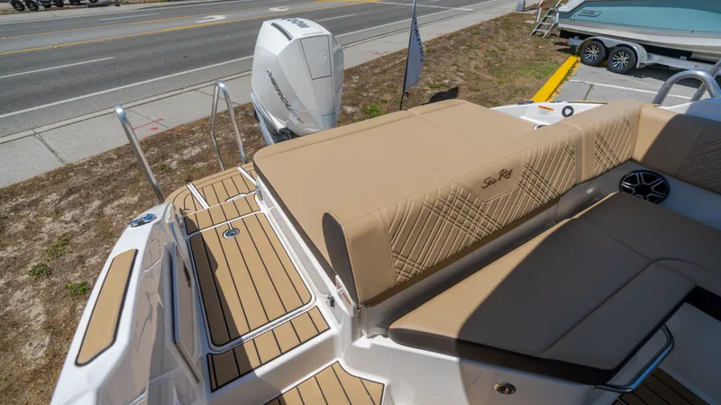 Slide: The Image of Sea Ray SDX 250 Outboard 2026 - 32