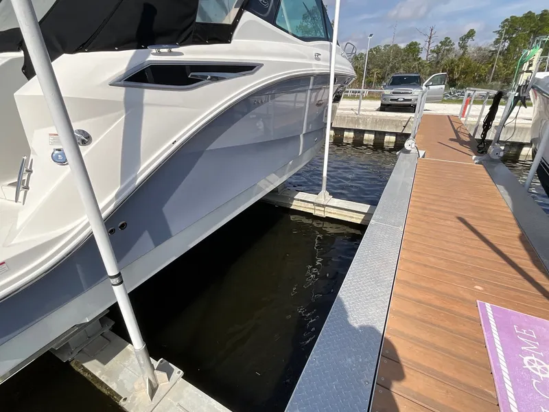 Slide: The Image of Sea Ray 320 SUNDANCER OB 2024 - 5