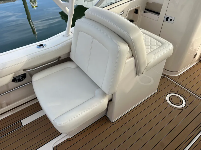 Slide: The Image of Grady-White 235 FREEDOM 2020 - 12