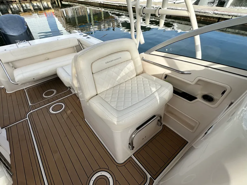 Slide: The Image of Grady-White 235 FREEDOM 2020 - 13