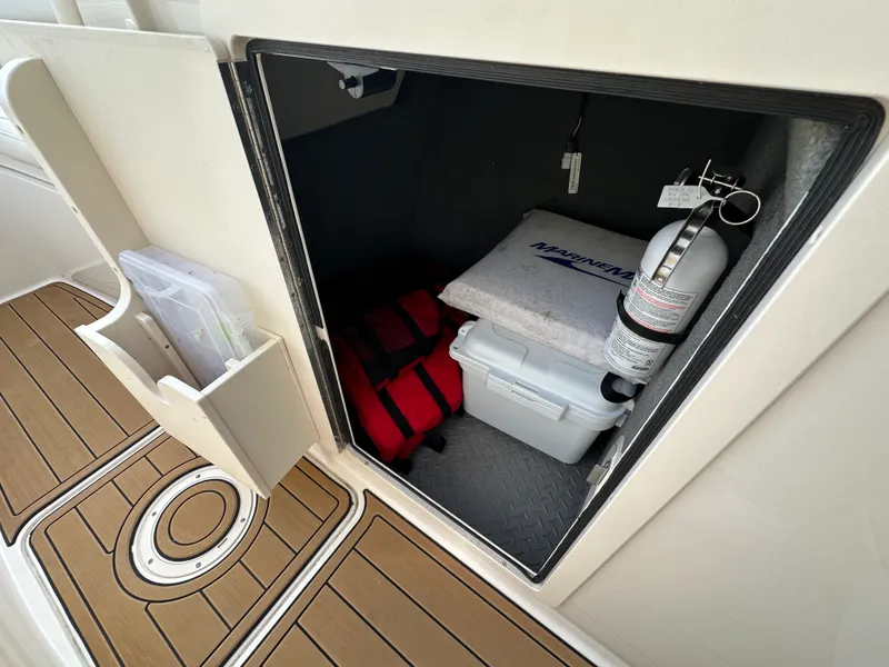 Slide: The Image of Grady-White 235 FREEDOM 2020 - 18