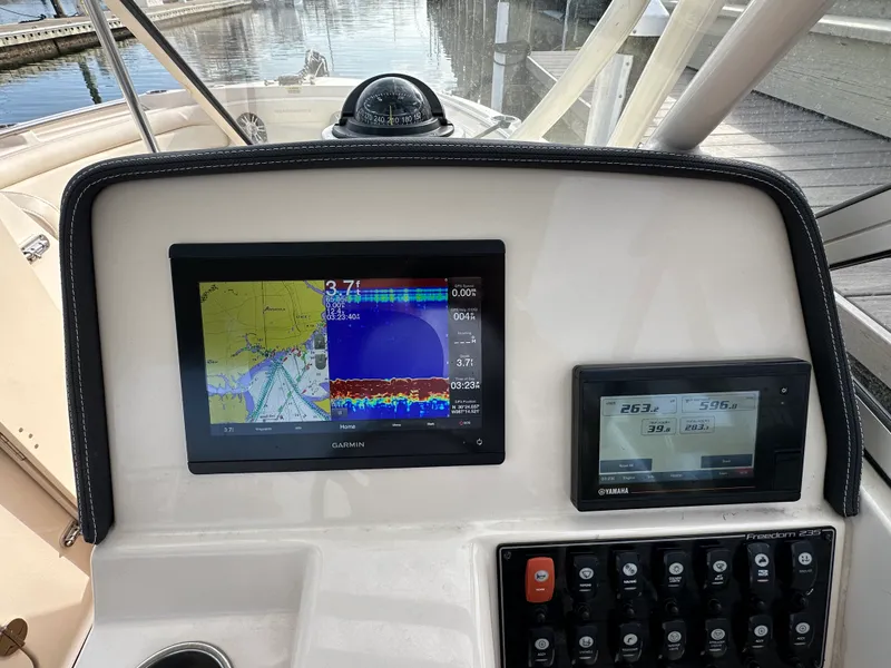 Slide: The Image of Grady-White 235 FREEDOM 2020 - 20