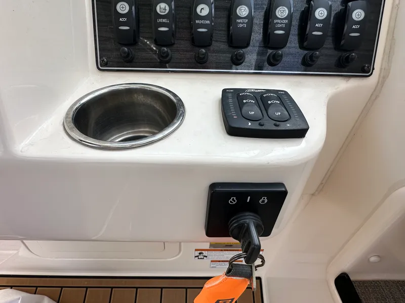 Slide: The Image of Grady-White 235 FREEDOM 2020 - 25