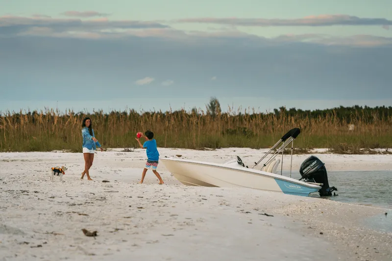 Slide: The Image of Boston Whaler 130 Super Sport 2026 - 12