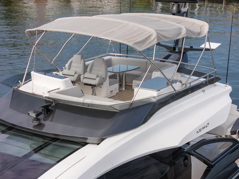 Slide: The Image of Azimut S8 2026 - 90
