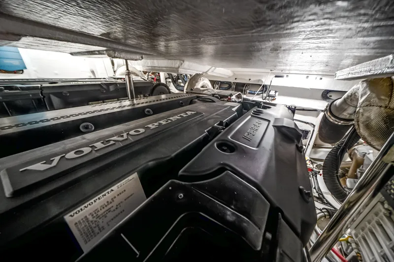 Slide: The Image of Azimut S8 2026 - 80