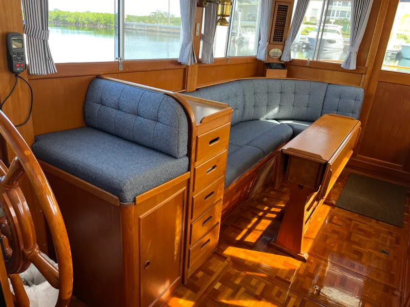 Slide: The Image of Grand Banks 32 SEDAN 1990 - 4