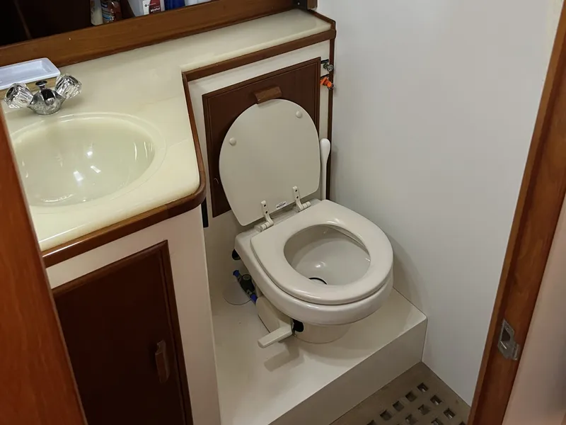 Slide: The Image of Grand Banks 32 TRAWLER 1990 - 4