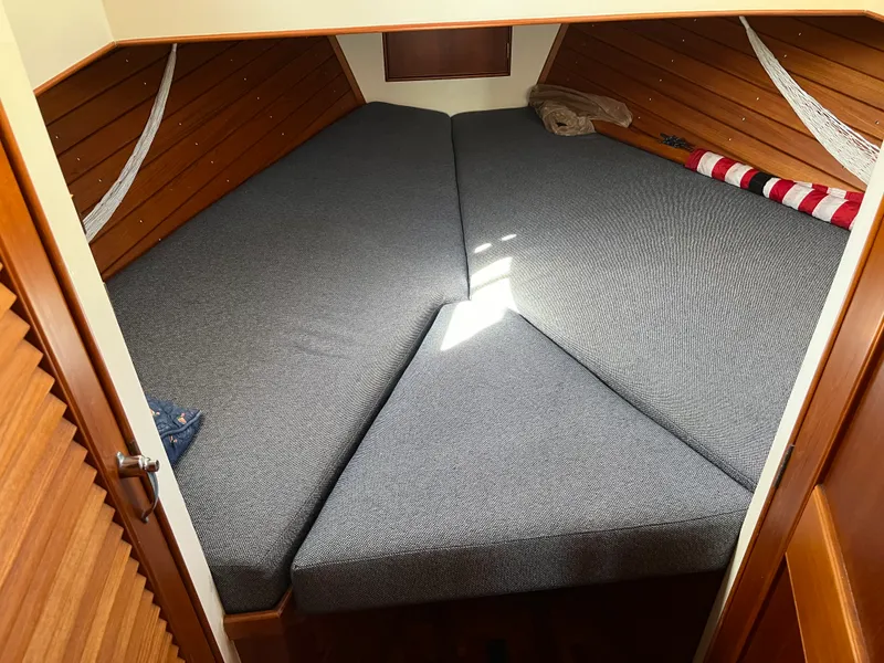 Slide: The Image of Grand Banks 32 TRAWLER 1990 - 5