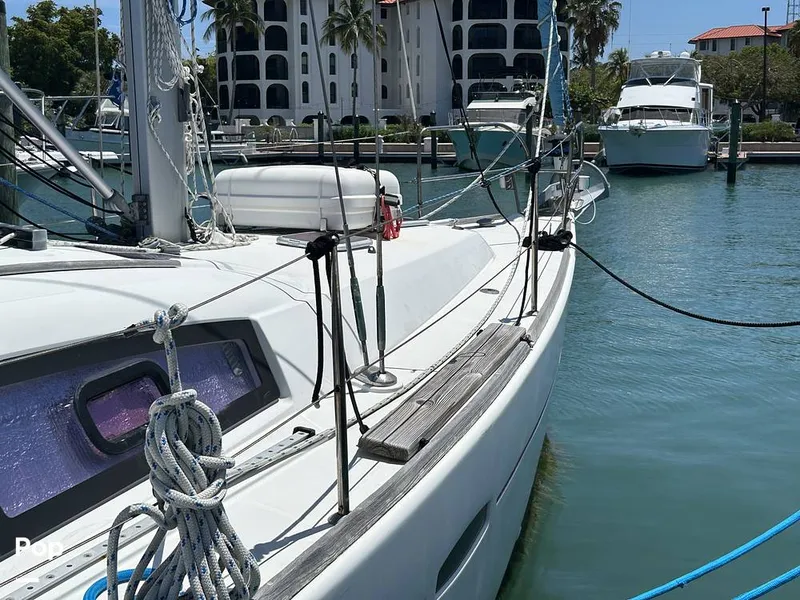 Slide: The Image of Beneteau OCEANIS 40 2011 - 16362771