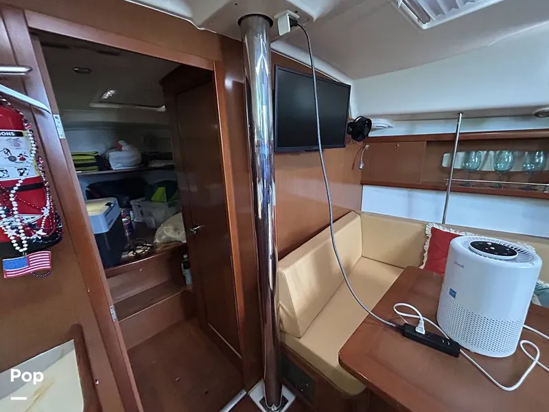 Slide: The Image of Beneteau OCEANIS 40 2011 - 16362554