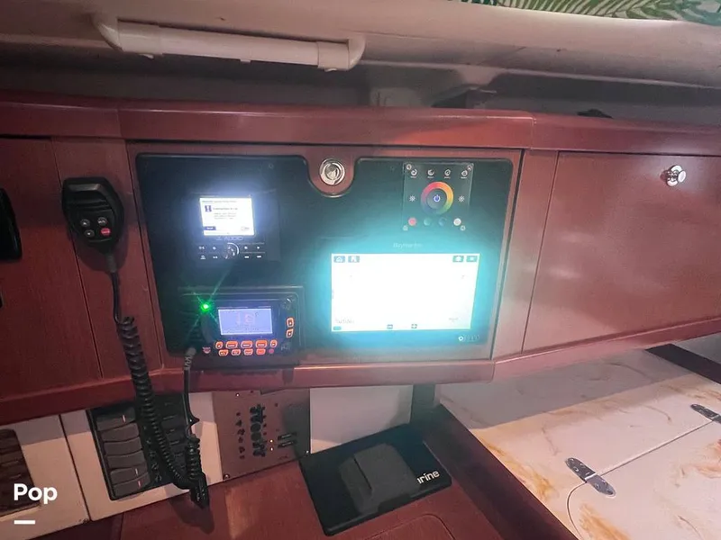 Slide: The Image of Beneteau OCEANIS 40 2011 - 16793380