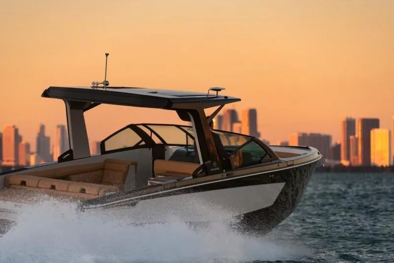 The Image of Aviara AV32 Outboard 2025 - 0