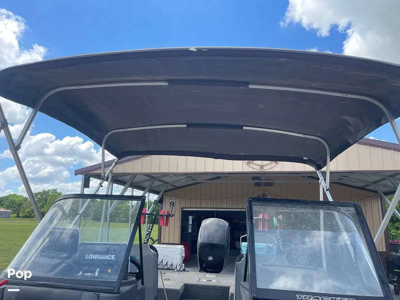 Slide: The Image of Large Bimini Top - 16332320