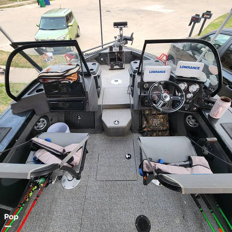 Slide: The Image of Tracker Targa V19 WT 2022 - 16329668