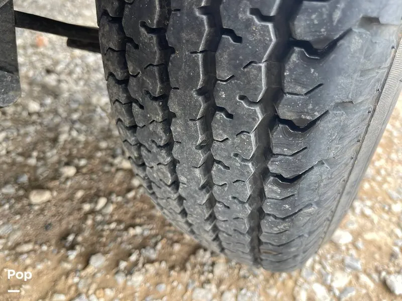 Slide: The Image of Deep Tread Tires - 16332330