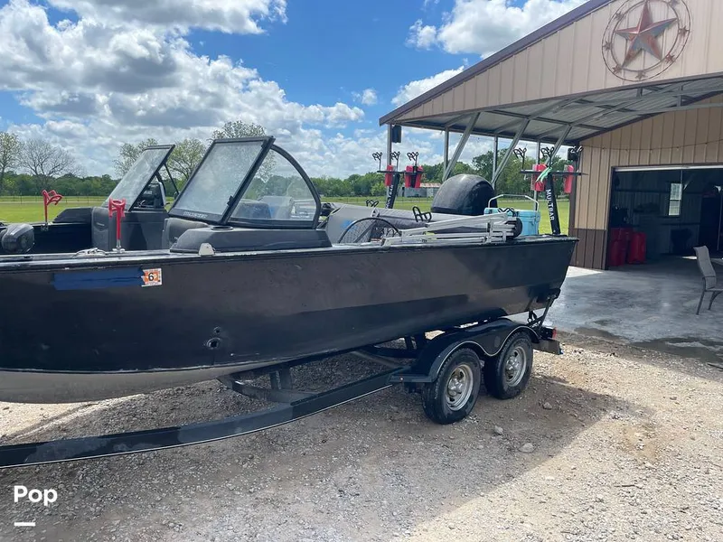 Slide: The Image of Tracker Targa V19 WT 2022 - 16332897