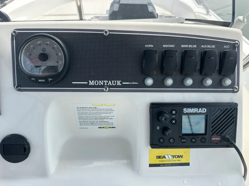 Slide: The Image of Boston Whaler 170 MONTAUK 2023 - 18