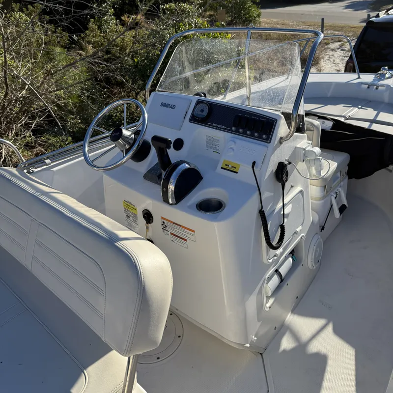 Slide: The Image of Boston Whaler 170 MONTAUK 2023 - 6