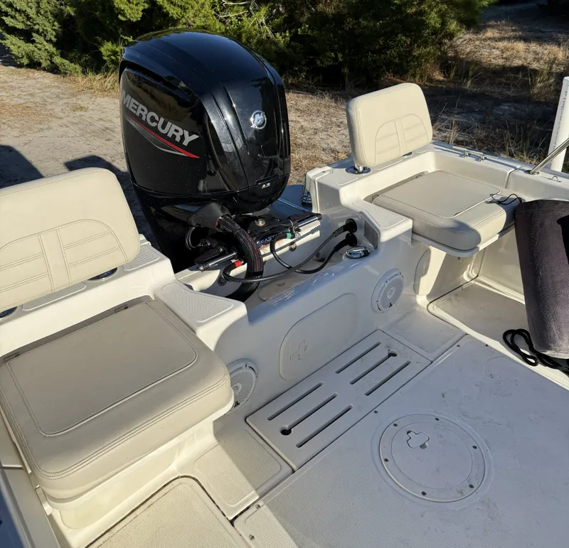 Slide: The Image of Boston Whaler 170 MONTAUK 2023 - 7