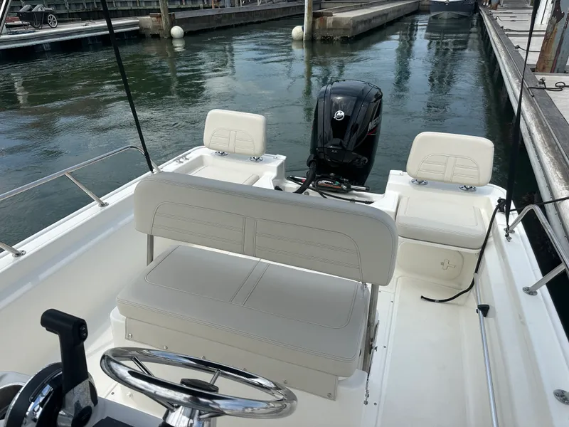 Slide: The Image of Boston Whaler 170 MONTAUK 2023 - 4