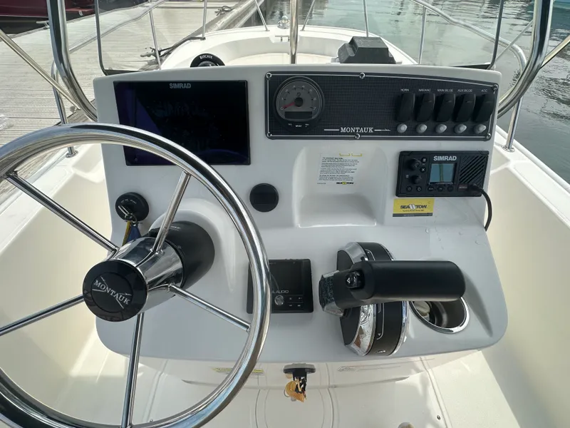 Slide: The Image of Boston Whaler 170 MONTAUK 2023 - 10