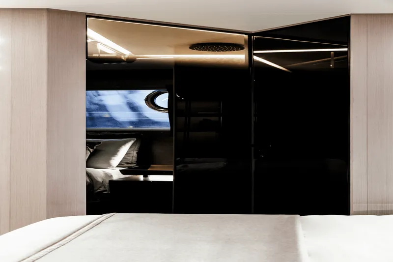 Slide: The Image of Azimut S7 2024 - 13