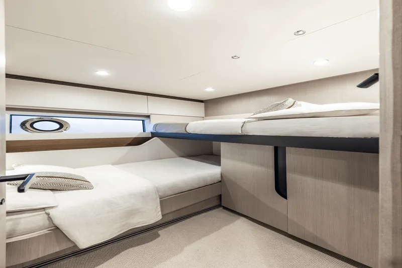 Slide: The Image of Azimut S7 2024 - 15