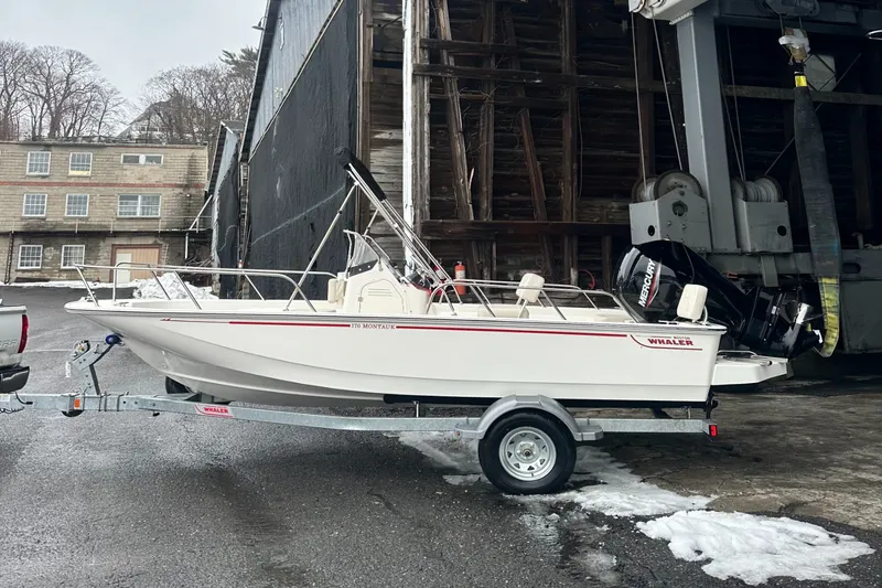 The Image of Boston Whaler 170 Montauk 2026 - 0